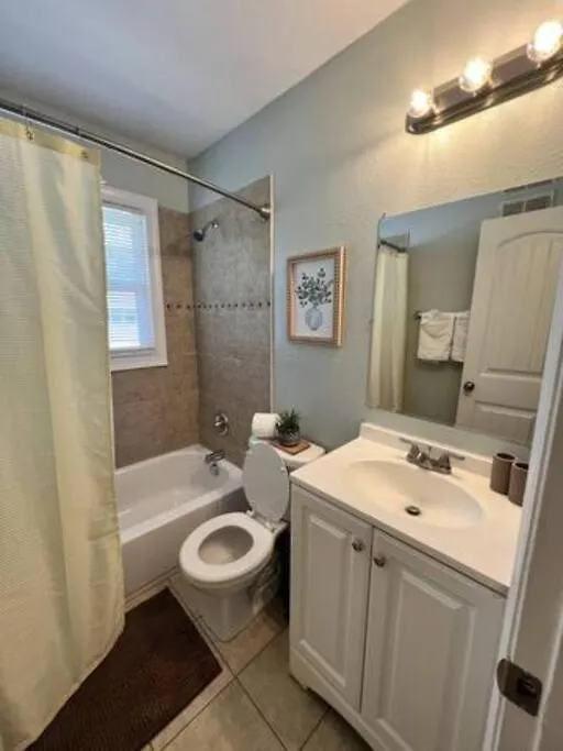 Cheerful 2-Story Apt W/ High Speed Wi-Fi & Patio! Charlotte Stany Zjednoczone Ameryki