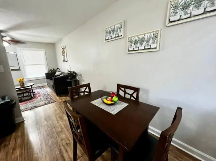 Cheerful 2-Story Apt W/ High Speed Wi-Fi & Patio! Charlotte 0*,  Stany Zjednoczone Ameryki