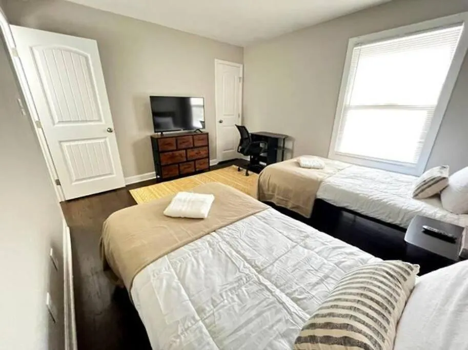 Cheerful 2-Story Apt W/ High Speed Wi-Fi & Patio! Charlotte Apartament